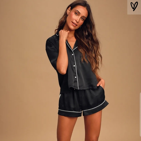🔥 Lulus Beauty Sleep Black Satin Pj Set - Picture 9 of 12